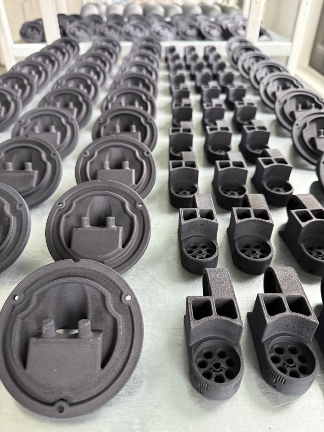 Foto di pezzi stampati con stampante 3D MJF MB snc